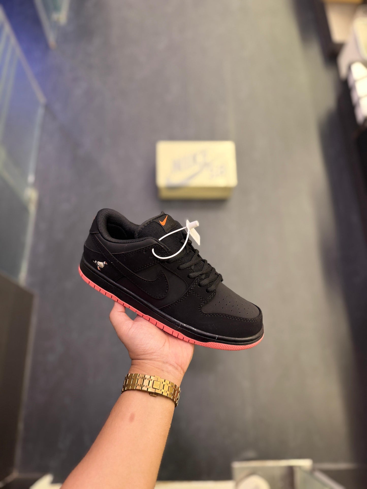NIK SB DUNK NYC PIGEON BLACK