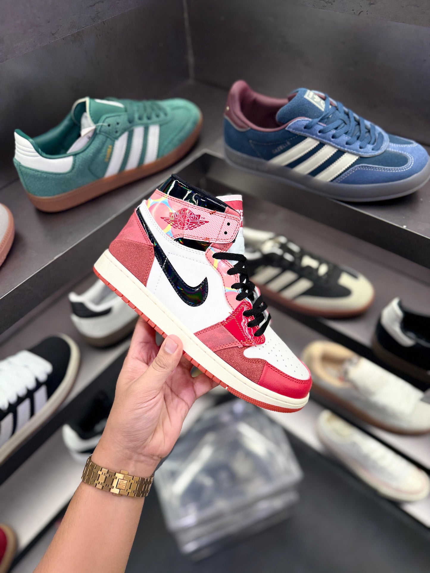 AIR JORDAN RETRO 1 MID SPIDERMAN