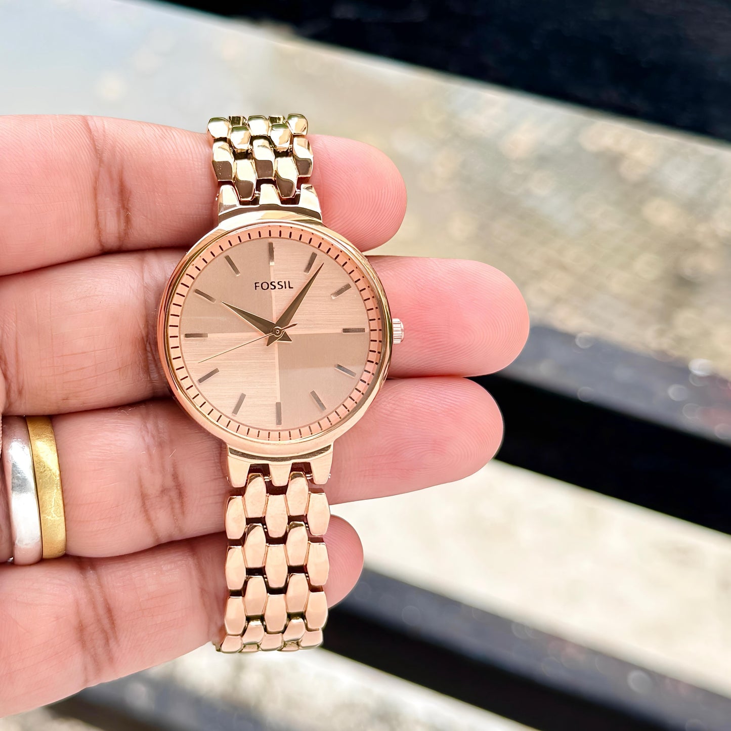 Fossil Rose Gold Analog Watch – Elegant Minimalism