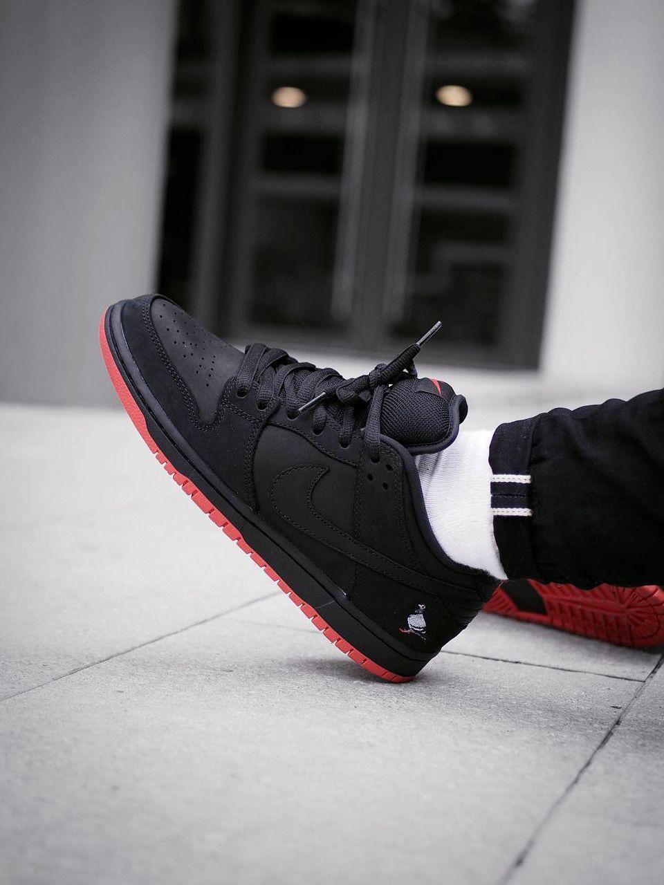 NIK SB DUNK NYC PIGEON BLACK